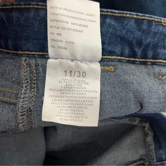 CELEBRITY ACE Junior Cargo Dark Wash “The Skater Jean” Size 11/30 Carpenter EUC - Picture 9 of 10